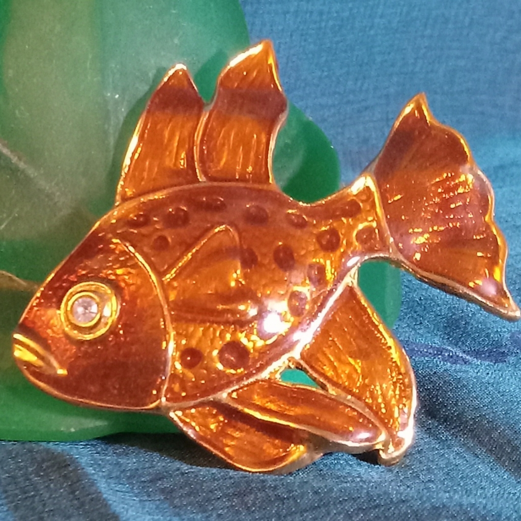 Enamel On Goldtone Goldfish Brooch With Rhinestone Eye Vintage 1980s Lapel Pin 16$